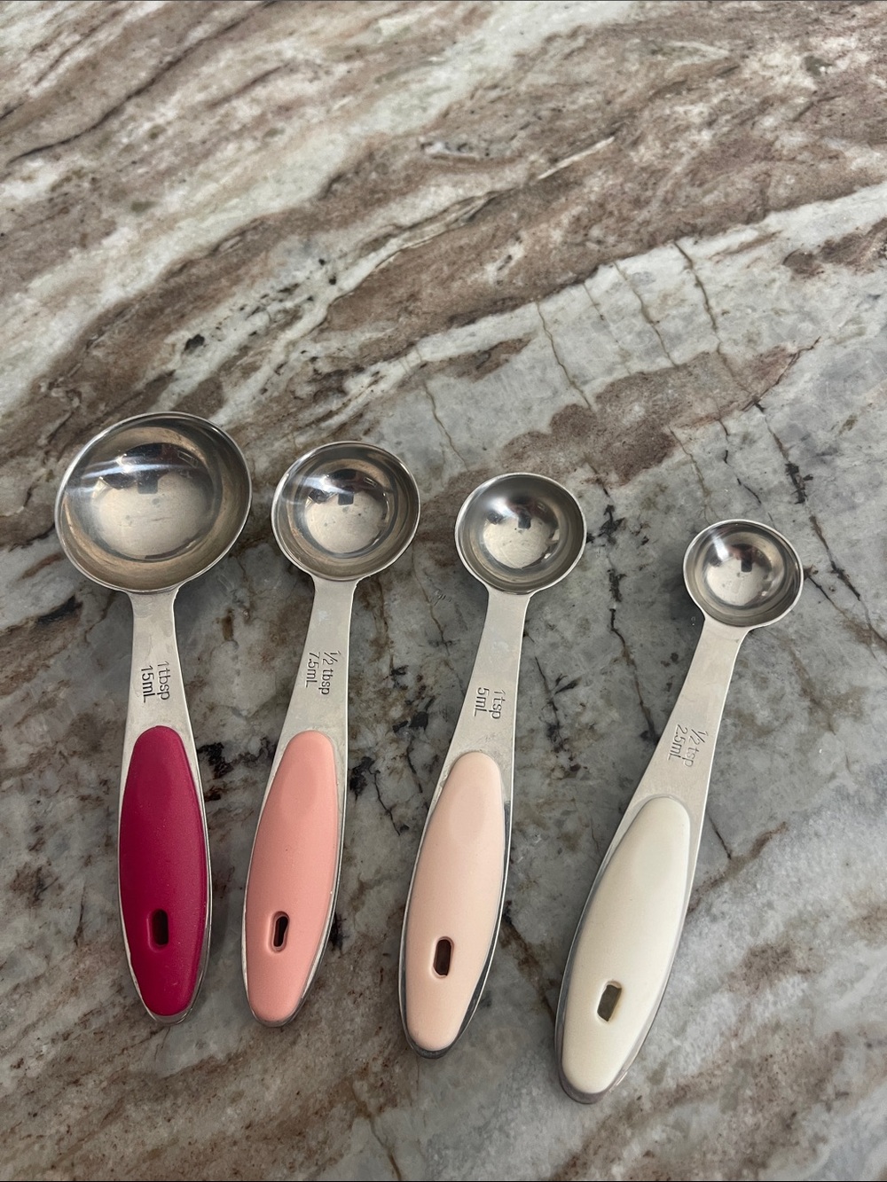 Set of 4 Stainless Steel Measuring Spoons with Pink Gradient Handles